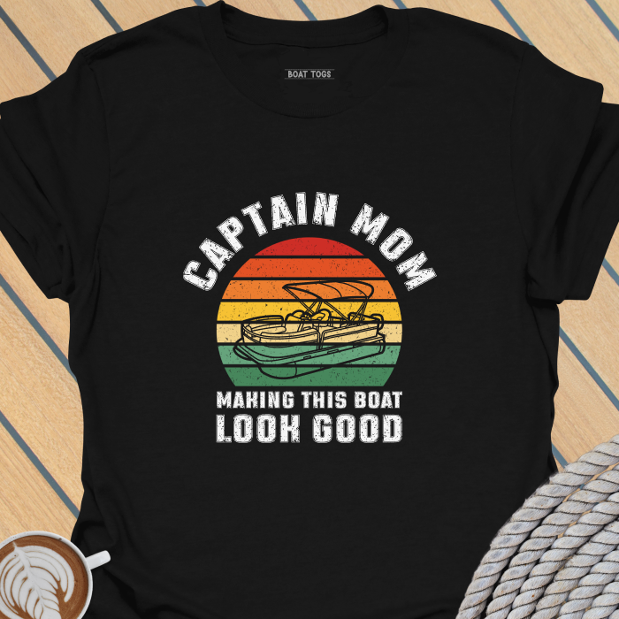 Mom looking good - pontoon T-shirt