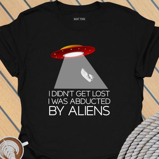 Abducted by aliens - boat T-shirt