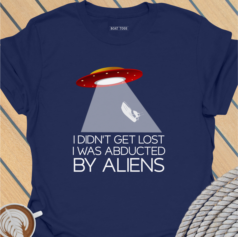 Abducted by aliens - boat T-shirt