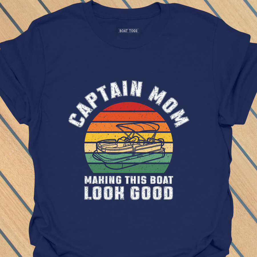 Mom looking good - pontoon T-shirt